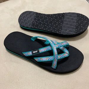 Teva woman’s flip flops sandals size 7  black teal